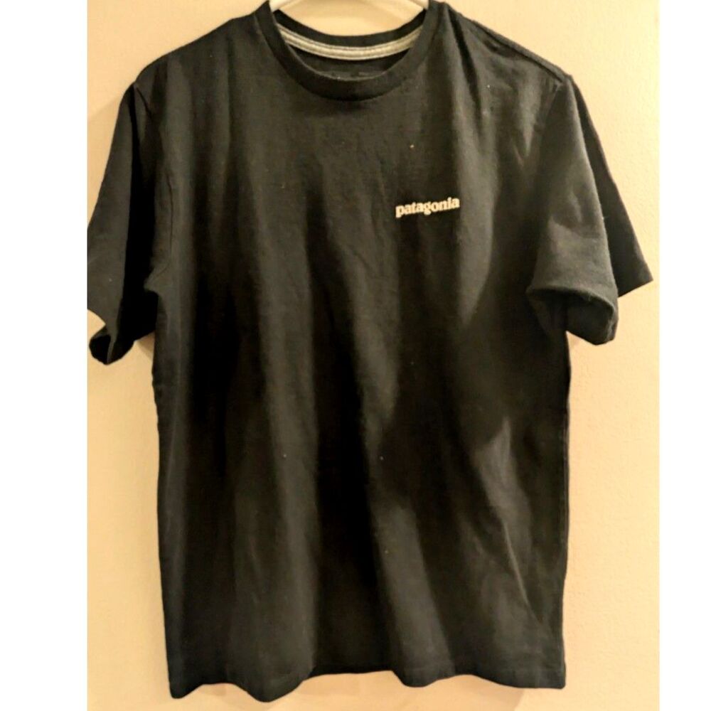 PATAGONIA Black P-6 Logo ResponsibiliTee Graphic Short Sleeve T-Shirt size small